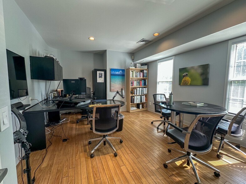 More Photos Of 11718 Bowman Green Dr, Reston Office Residential For Lease