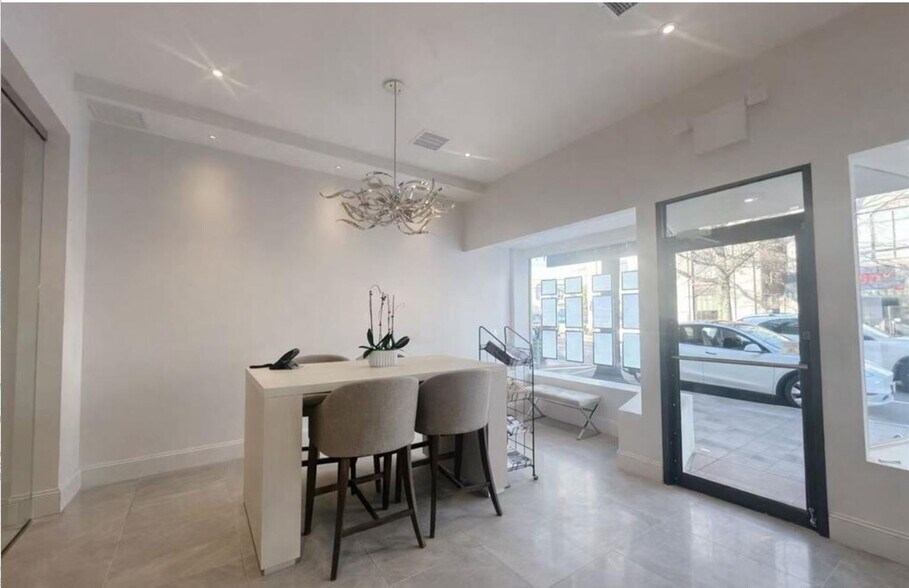 More Photos Of 42 Middle Neck Rd, Great Neck Storefront For Lease