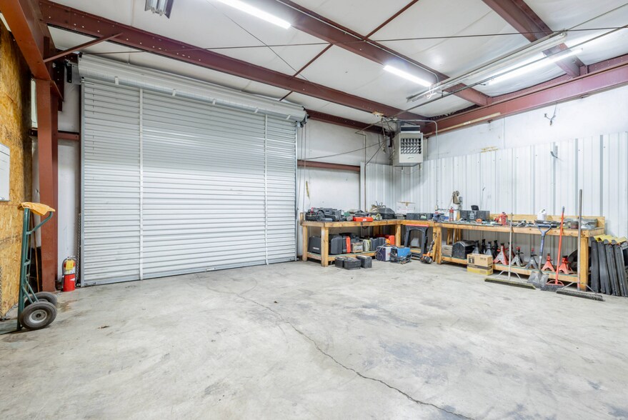 More Photos Of 218 Industrial Park Dr, Soddy Daisy Light Distribution For Sale