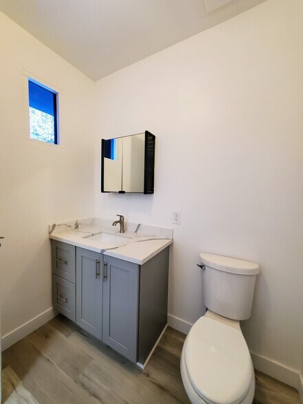 More Photos Of 11426 Ventura Blvd, Studio City Loft Creative Space For Sale