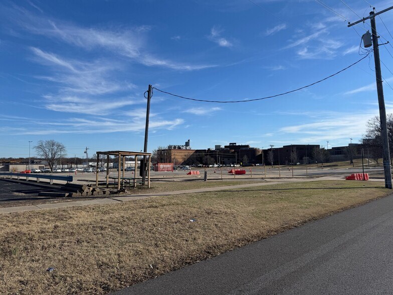 More Photos Of 400 SW 8th Ave, Topeka Land For Sale