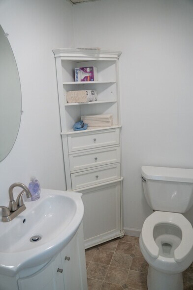 More Photos Of 211 Essex St, Hackensack Medical For Lease