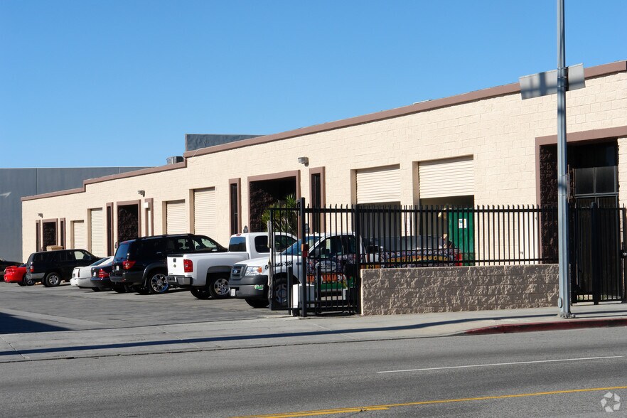 More Photos Of 12860-12872 Foothill Blvd, Sylmar Warehouse For Lease