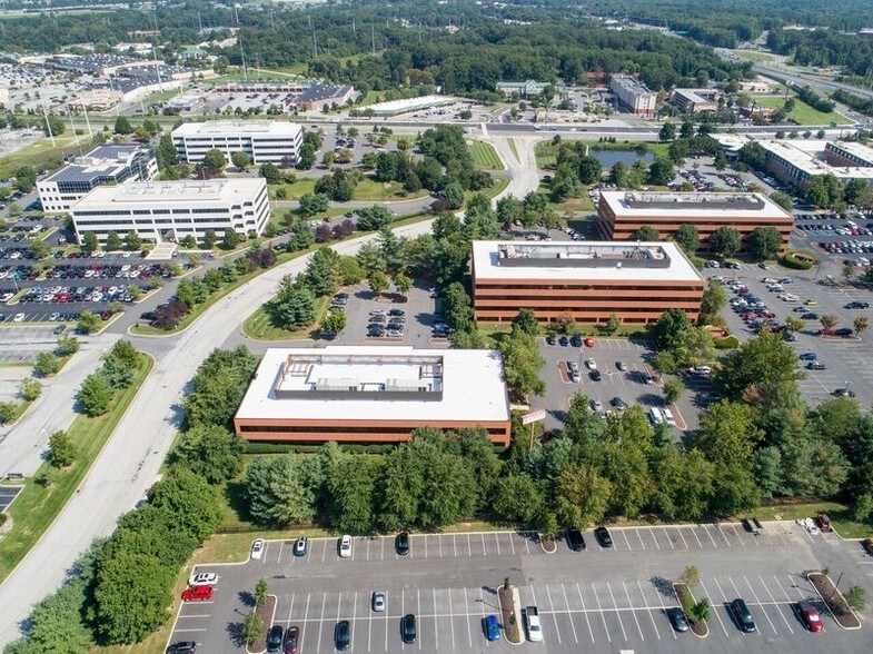 More Photos Of 200 Continental Dr, Newark Office For Lease