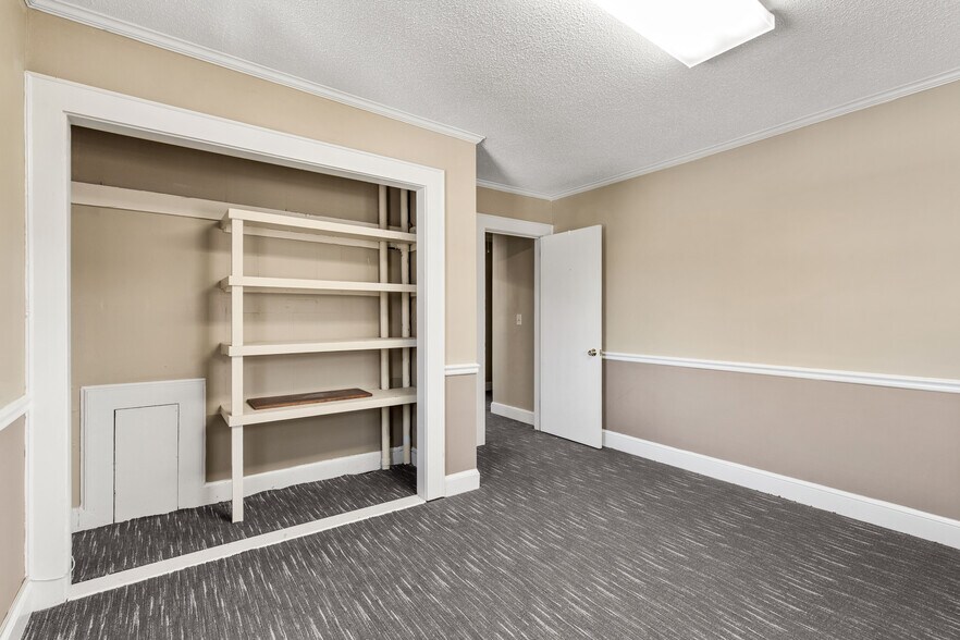 More Photos Of 302 N White St, Lancaster Office For Sale