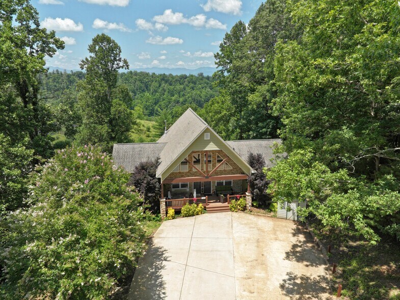 More Photos Of 127 Deer Hill Ln, Weaverville Specialty For Sale
