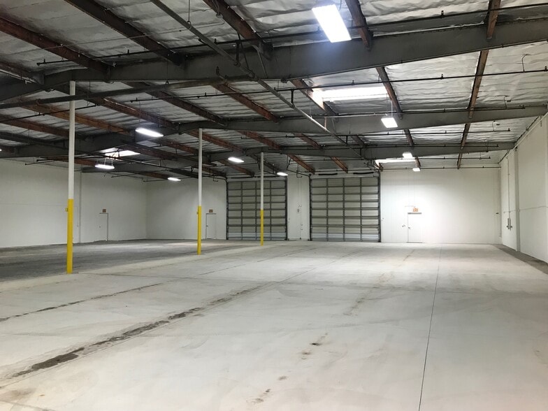 More Photos Of 1031-1035 S Linwood Ave, Santa Ana Warehouse For Lease
