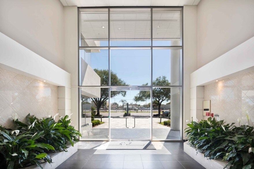 More Photos Of 1101 N Lake Destiny Dr, Maitland Office Residential For Lease