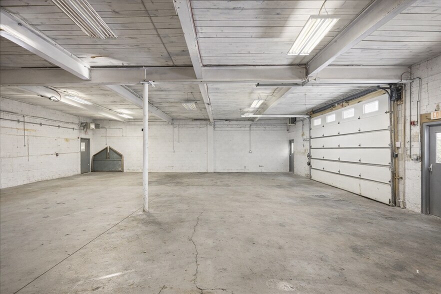 More Photos Of 210 Main St, Leicester Flex For Sale