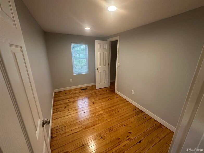 More Photos Of 19283 US Highway 41 W, Champion Light Manufacturing For Sale