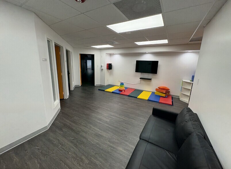 More Photos Of 14645 NW 77th Ave, Miami Lakes Office For Lease