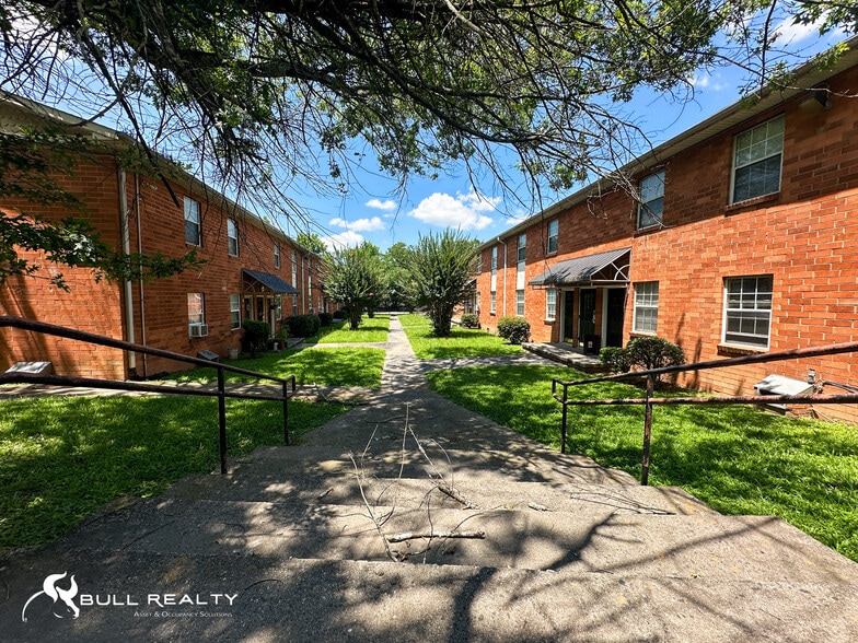 More Photos Of 2099 Martin Luther King Dr, Atlanta Apartments For Sale