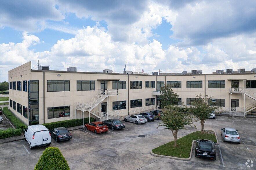 More Photos Of 8400 N Sam Houston Pky W, Houston Office For Lease