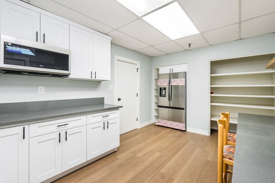 More Photos Of 19603 Figueroa St, Carson Warehouse For Lease