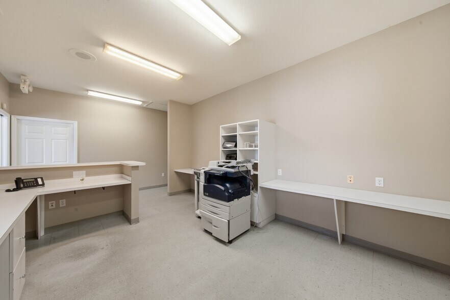 More Photos Of 401 W Interlake Blvd, Lake Placid Office For Sale
