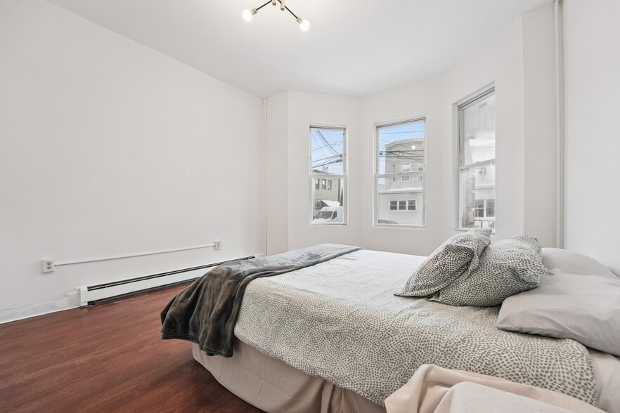 More Photos Of 910 19th St, Union City Multifamily For Sale