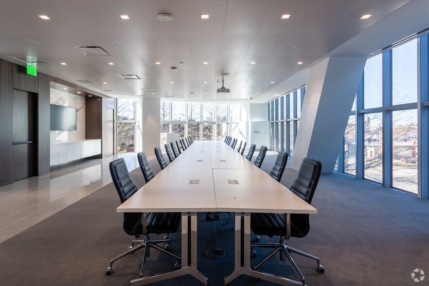 More Photos Of 1445 Ross Ave, Dallas Office For Sale