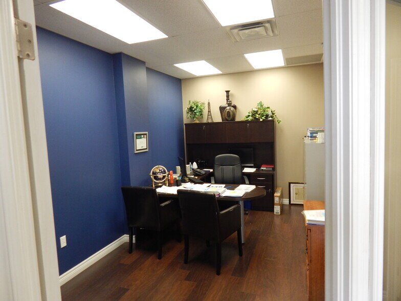 More Photos Of 301 Fruitland Rd, Hamilton Unknown For Lease