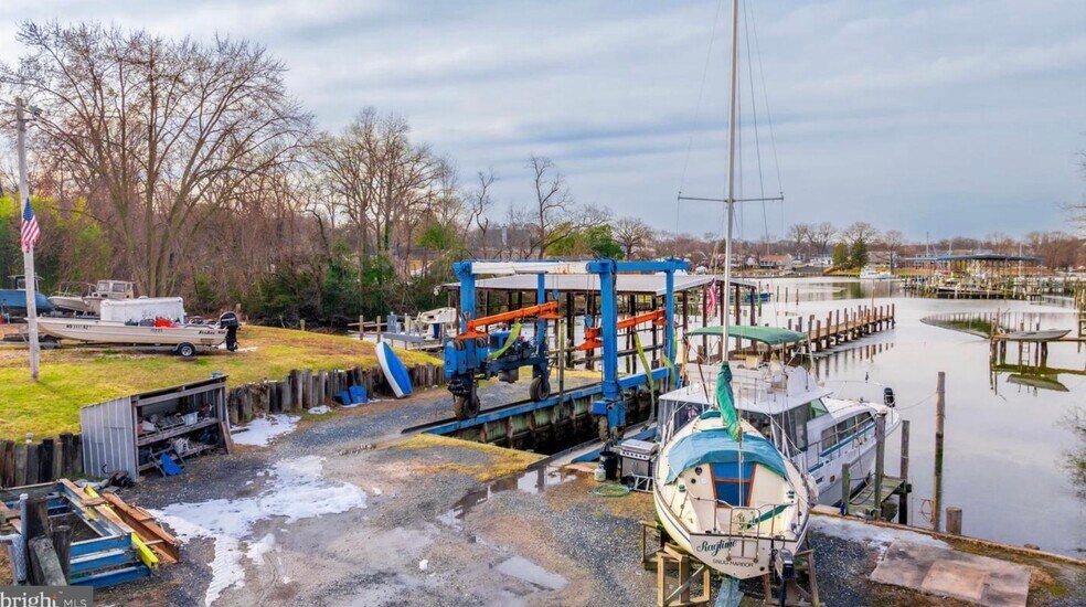 More Photos Of 201 Oak Ave, Essex Marina For Lease