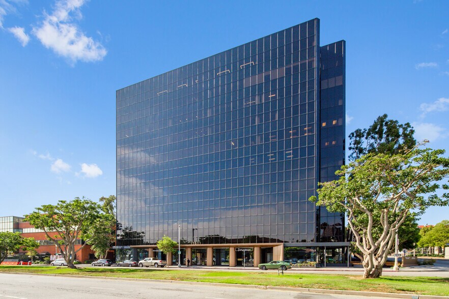 More Photos Of 11611 San Vicente Blvd, Los Angeles Office For Lease
