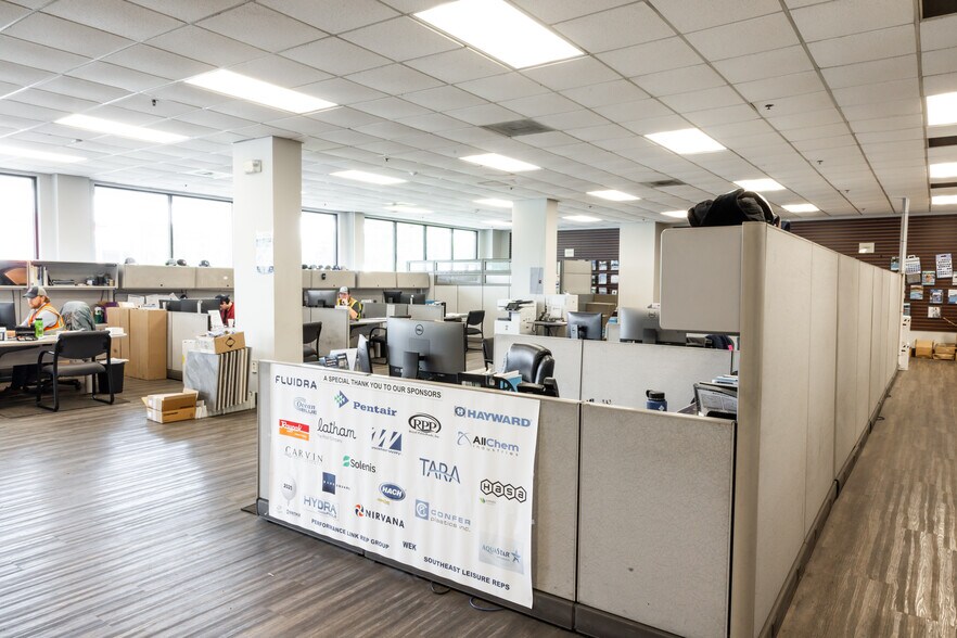 More Photos Of 6480 Best Friend Rd, Norcross Showroom For Lease