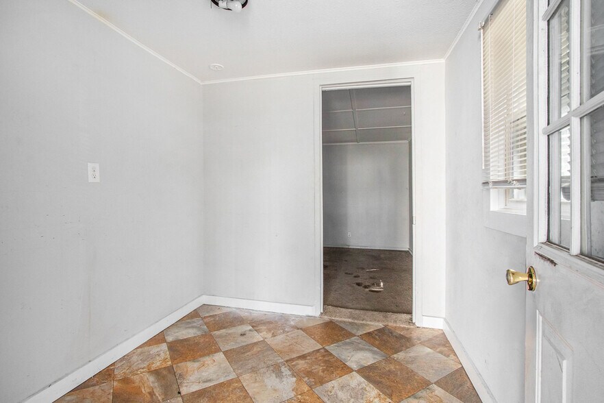 More Photos Of 1005 E Front St, Buchanan Specialty For Sale