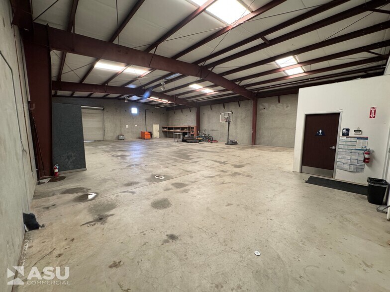 More Photos Of 2222 Zeus Ct, Bakersfield Service For Lease