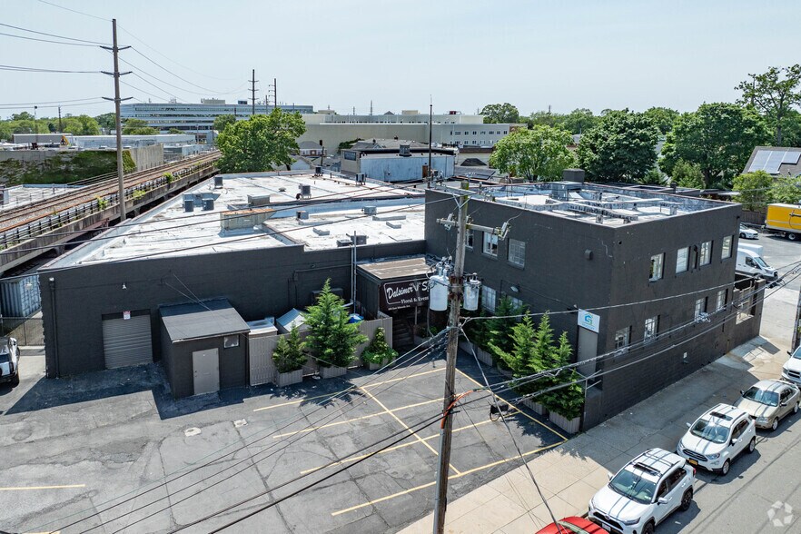 More Photos Of 100 E Mineola Ave, Valley Stream Manufacturing For Lease