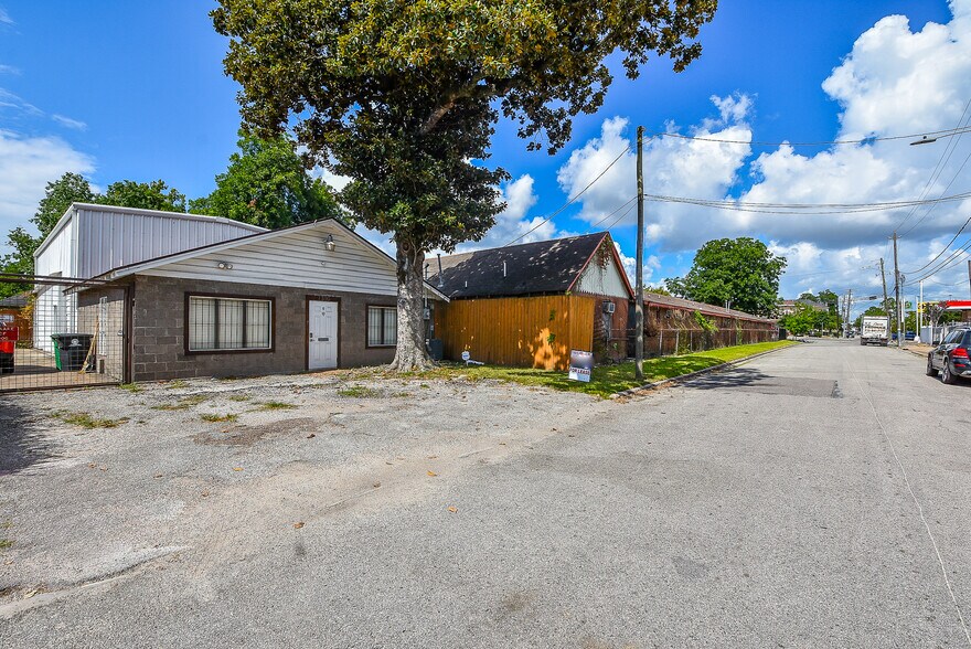 More Photos Of 1310 E 29th St, Houston Light Distribution For Lease
