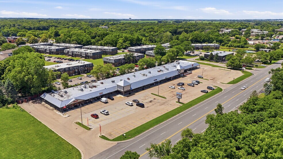 More Photos Of 944 E Roosevelt Rd, West Chicago Storefront For Lease