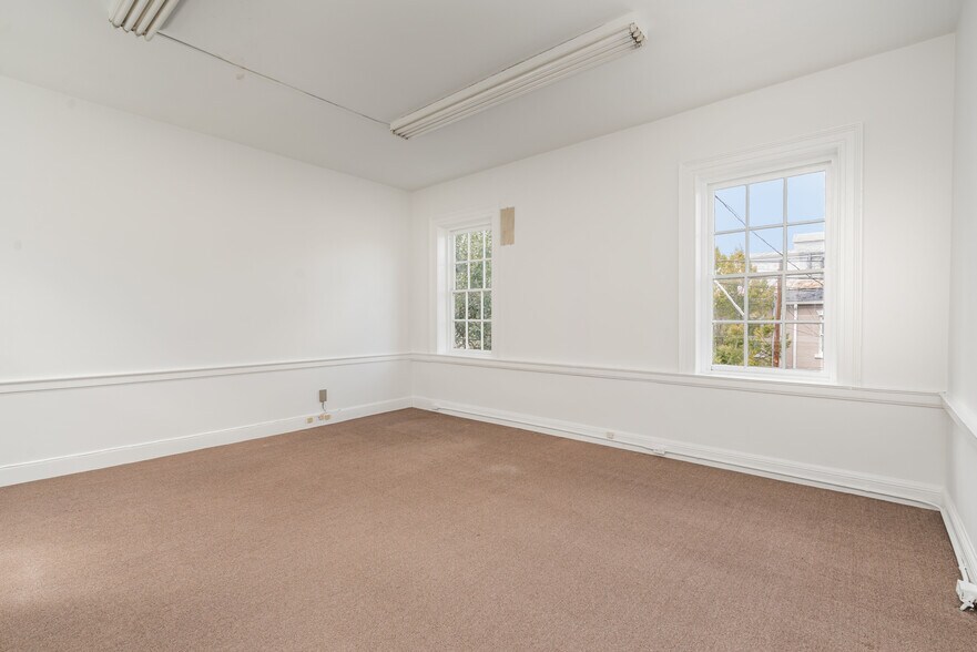 More Photos Of 826 Caroline St, Fredericksburg Storefront Retail Office For Lease