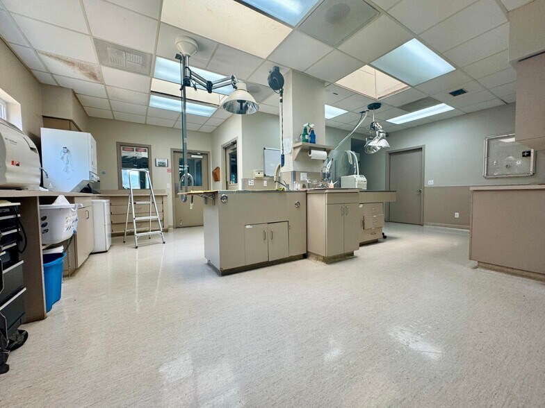 More Photos Of 200 Alderpoint Rd, Garberville Healthcare For Sale