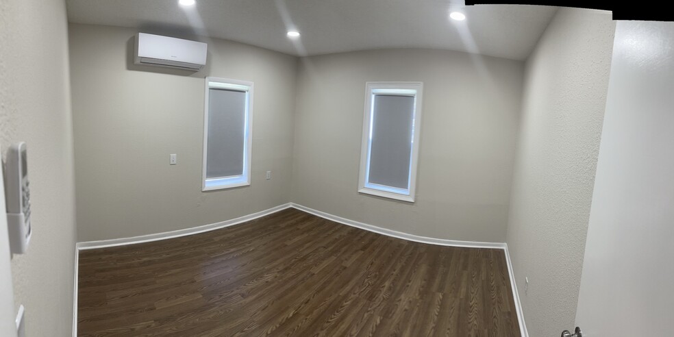 More Photos Of 4102 W Crest Ave, Tampa Service For Lease