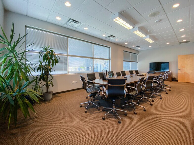 More Photos Of 8022 Southpark Cir, Littleton Flex For Sale