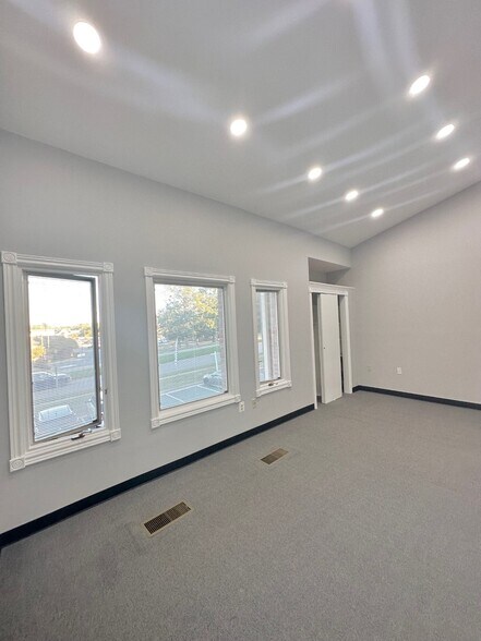 More Photos Of 9300-9306 Old Keene Mill Rd, Burke Loft Creative Space For Lease