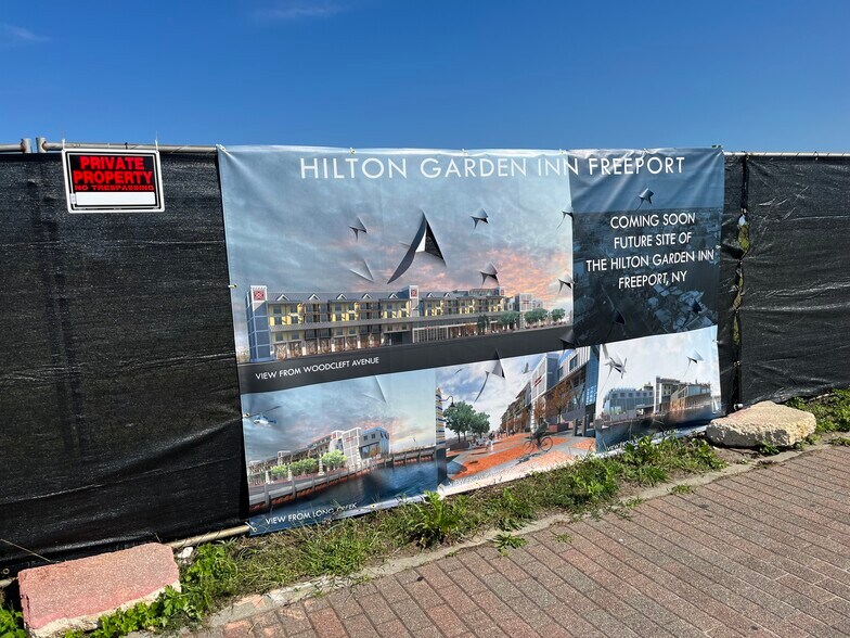 More Photos Of 405 Woodcleft Ave, Freeport Land For Sale