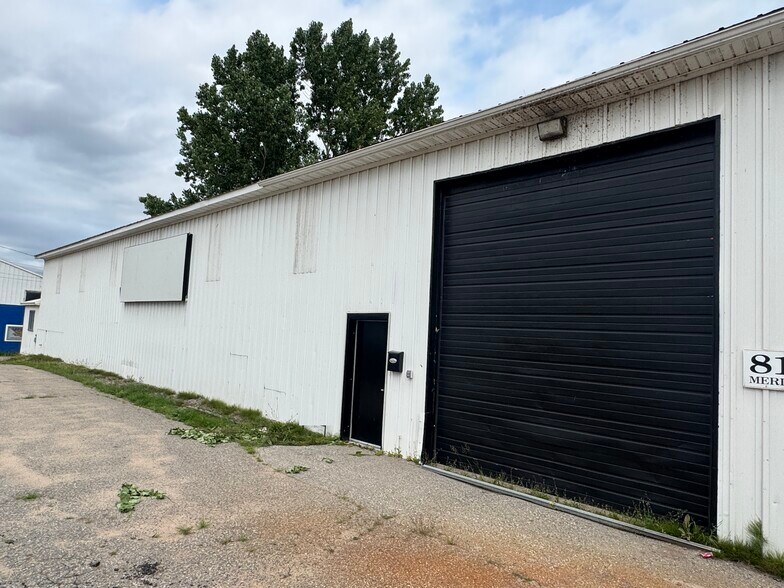 More Photos Of 815 Meridian St, Sault Sainte Marie Distribution For Sale
