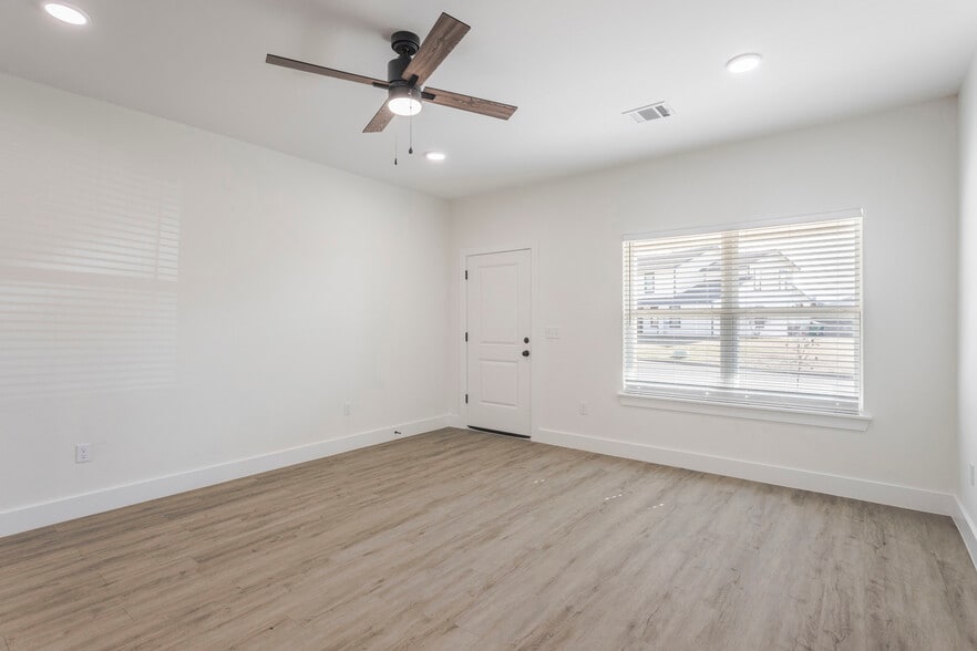 More Photos Of 11501 N Oklahoma Ave, Oklahoma City Apartments For Sale