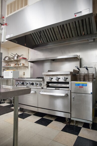 More Photos Of 114 Putnam St, Marietta Restaurant For Lease