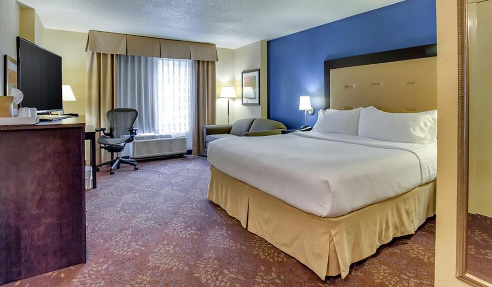 More Photos Of 251 Pennsylvania Pky, Indianapolis Hotel For Sale