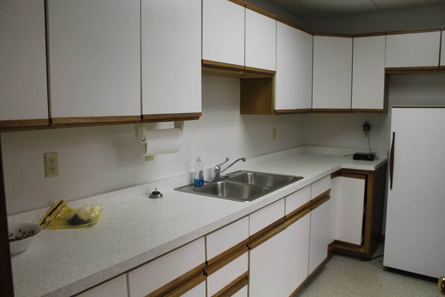 More Photos Of 1001 E Main St, Carbondale Office For Sale