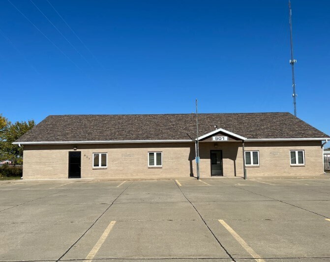 More Photos Of 901 W 21st St, South Sioux City Office For Sale
