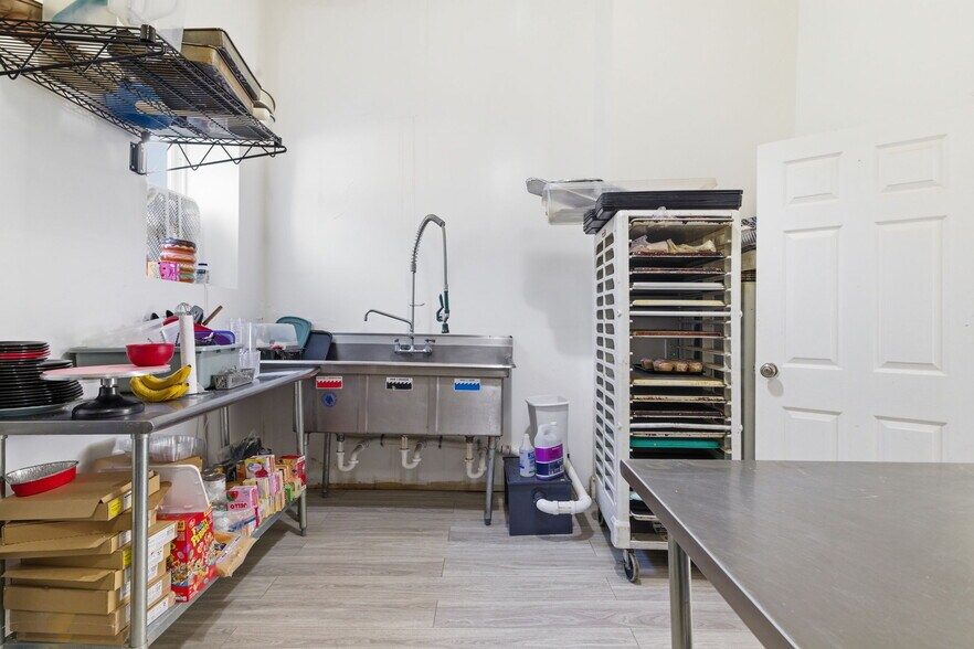 More Photos Of 1219 Merchant St, Ambridge Flex For Sale