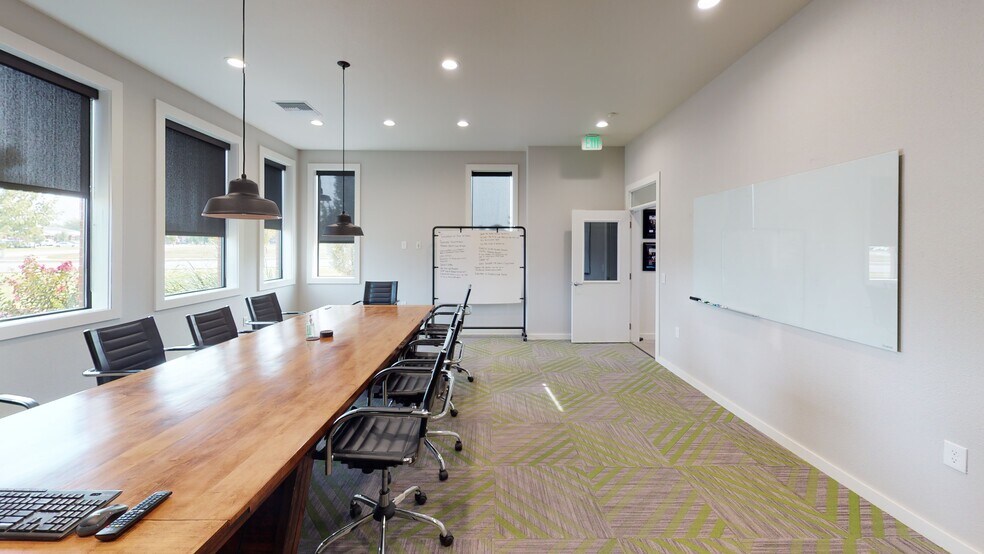 More Photos Of 5102 S Pinnacle Hills Pky, Rogers Office For Lease