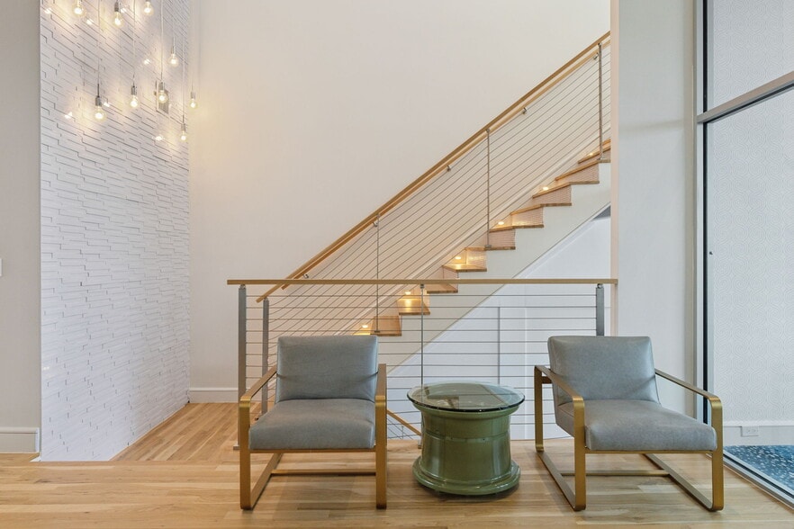 More Photos Of 4763 Algiers St, Dallas Loft Creative Space For Sale