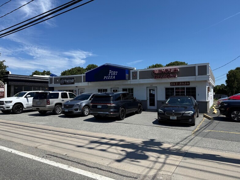 More Photos Of 657-661 W Main Rd, Middletown Freestanding For Lease