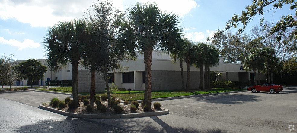 Primary Photo Of 2884 Horseshoe Dr S, Naples Warehouse For Lease