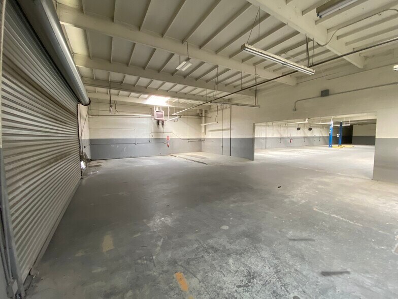 More Photos Of 6929 Laurel Canyon Blvd, North Hollywood Auto Repair For Sale