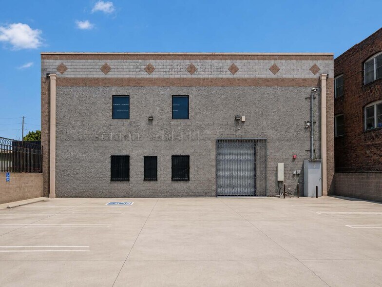 More Photos Of 2120 S Main St, Los Angeles Warehouse For Sale