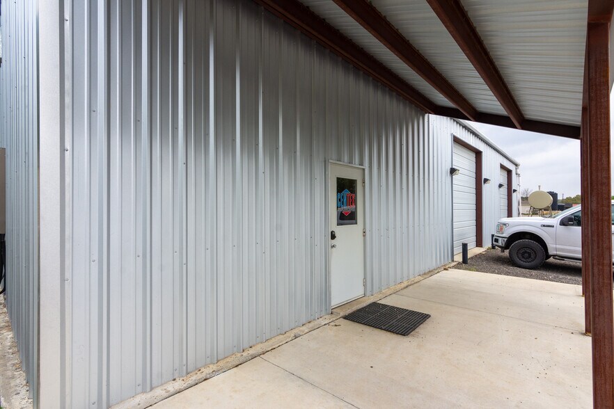 More Photos Of 2520 W Highway 290, Dripping Springs Light Manufacturing For Sale